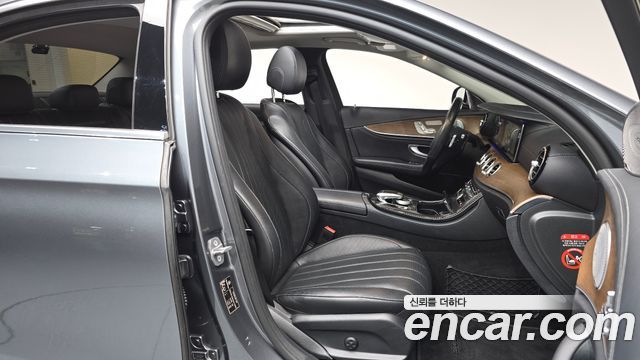 Mercedes-Benz E-Class 2018 — photo 17
