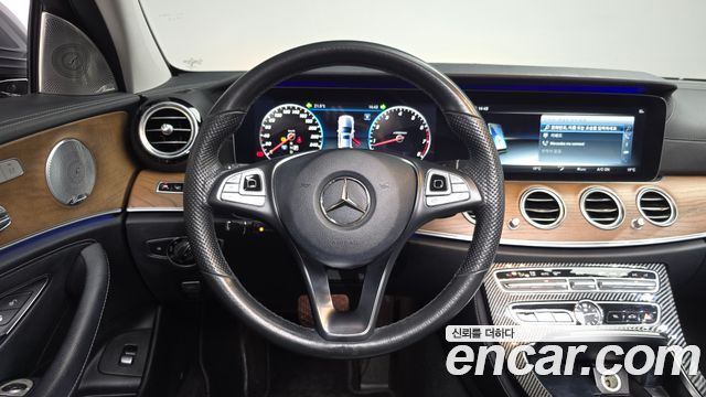 Mercedes-Benz E-Class 2018 — photo 19
