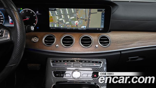 Mercedes-Benz E-Class 2018 — photo 20
