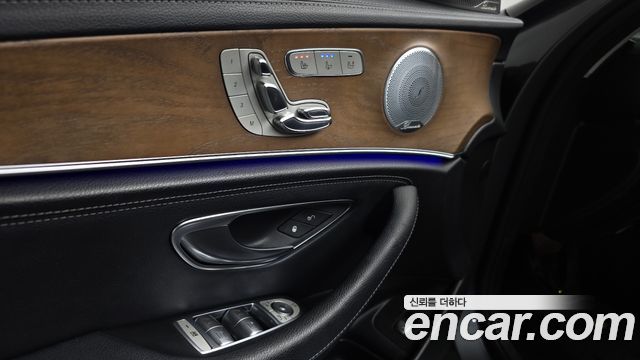 Mercedes-Benz E-Class 2018 — photo 23