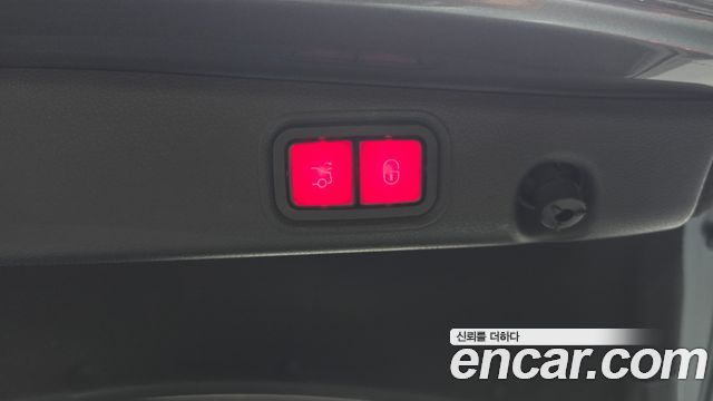 Mercedes-Benz E-Class 2018 — photo 26