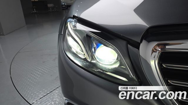 Mercedes-Benz E-Class 2018 — photo 8