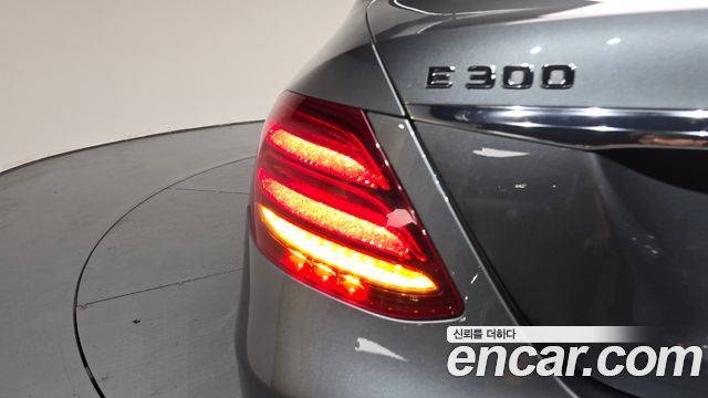 Mercedes-Benz E-Class 2018 — photo 9