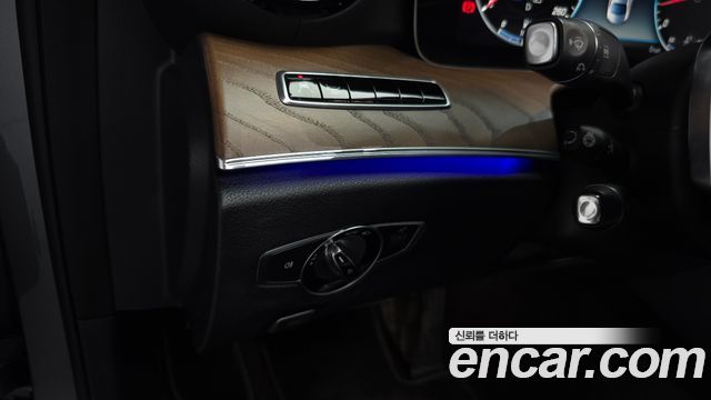 Mercedes-Benz E-Class 2018 — photo 27