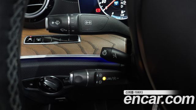 Mercedes-Benz E-Class 2018 — photo 28