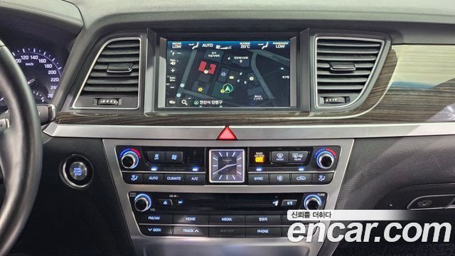 Genesis G80 2018 — photo 20