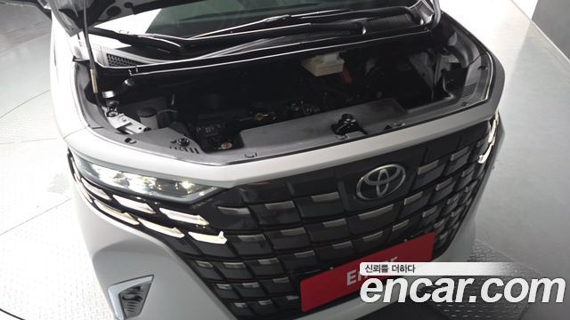 Toyota Alphard 2025 — photo 6