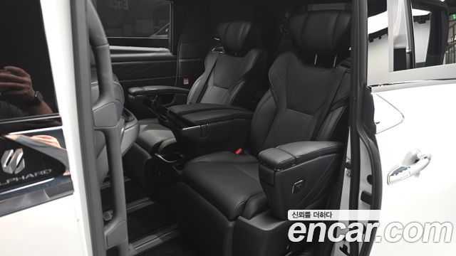 Toyota Alphard 2025 — photo 17