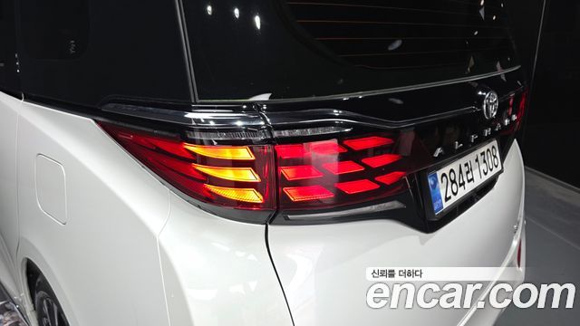 Toyota Alphard 2025 — photo 9