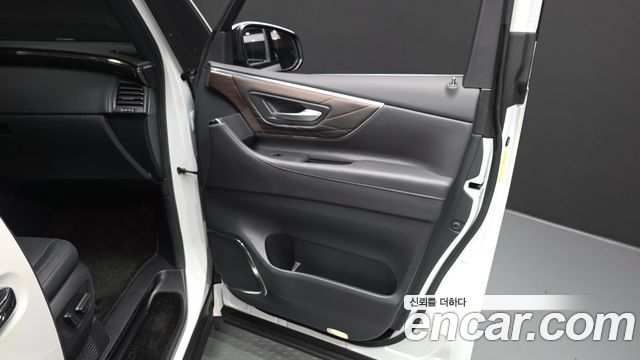 Toyota Alphard 2025 — photo 15