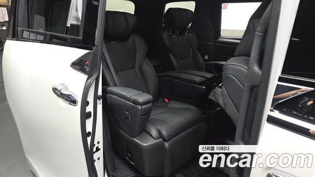 Toyota Alphard 2025 — photo 16