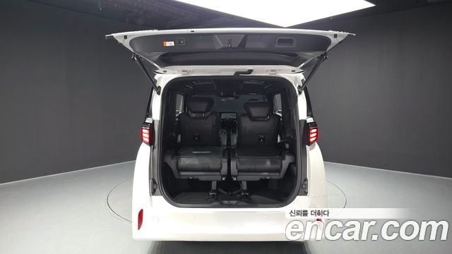Toyota Alphard 2025 — photo 29