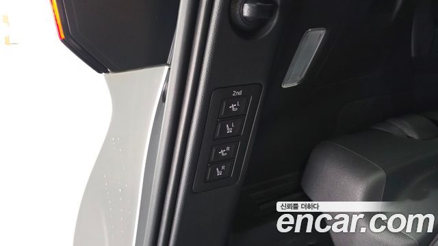 Toyota Alphard 2025 — photo 32