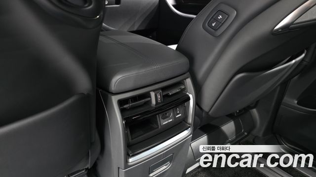 Toyota Alphard 2025 — photo 33