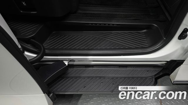 Toyota Alphard 2025 — photo 34