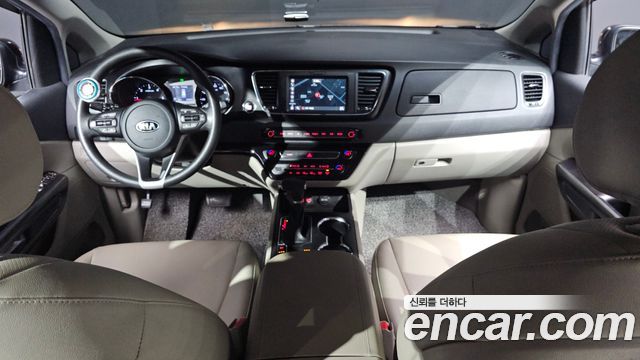 Kia Canival 2019 — photo 10