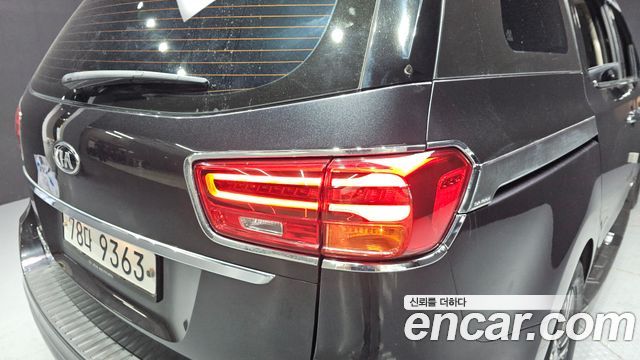 Kia Canival 2019 — photo 9