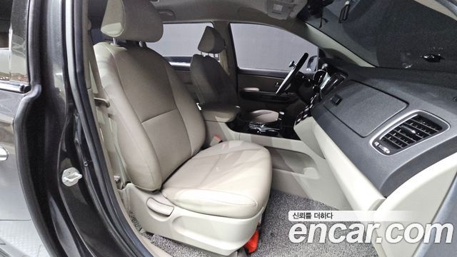 Kia Canival 2019 — photo 16
