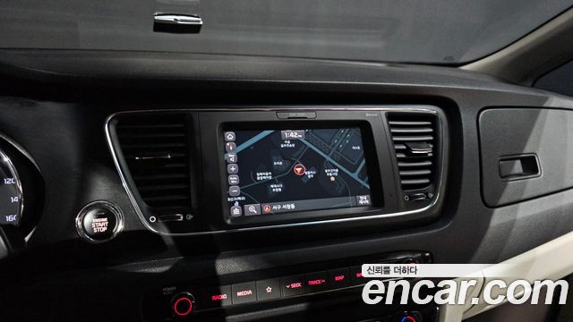 Kia Canival 2019 — photo 31