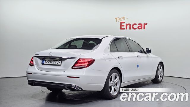 Mercedes-Benz E-Class 2017 — photo 2