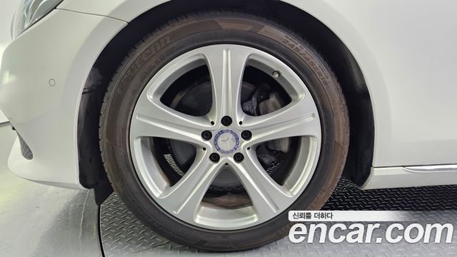 Mercedes-Benz E-Class 2017 — photo 5