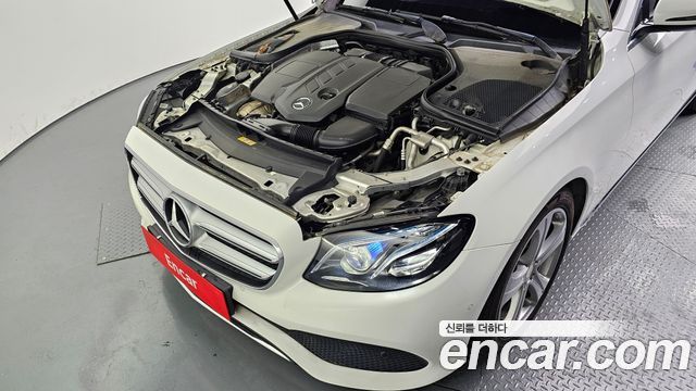 Mercedes-Benz E-Class 2017 — photo 6