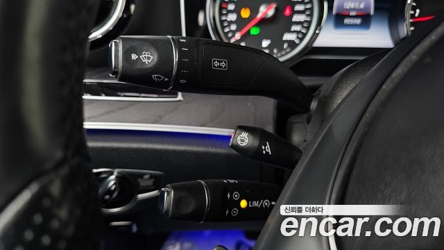 Mercedes-Benz E-Class 2017 — photo 14