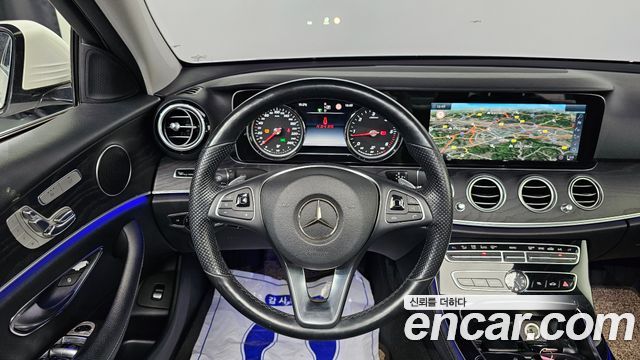 Mercedes-Benz E-Class 2017 — photo 15