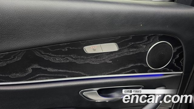 Mercedes-Benz E-Class 2017 — photo 18