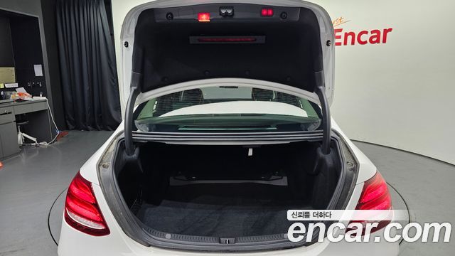 Mercedes-Benz E-Class 2017 — photo 20