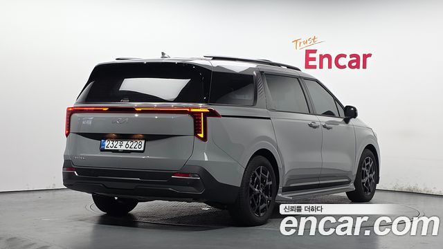 Kia Canival 2025 — photo 2