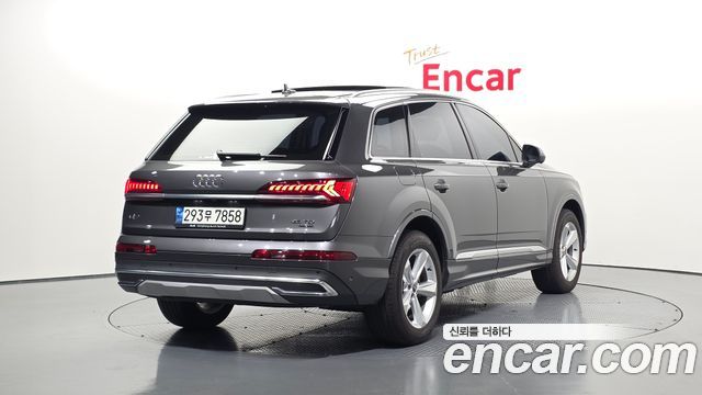 Audi Q7 2021 — photo 2