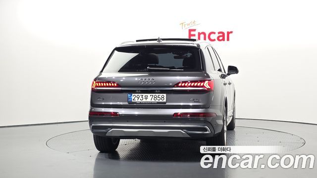 Audi Q7 2021 — photo 4