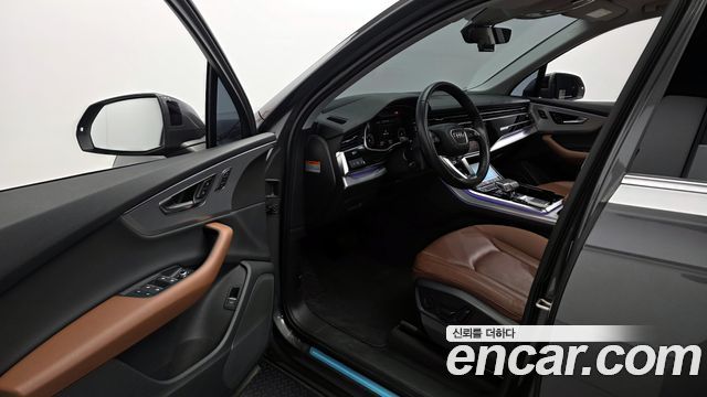 Audi Q7 2021 — photo 10