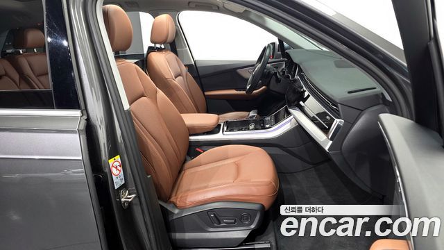Audi Q7 2021 — photo 11