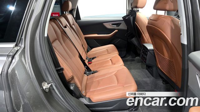 Audi Q7 2021 — photo 12