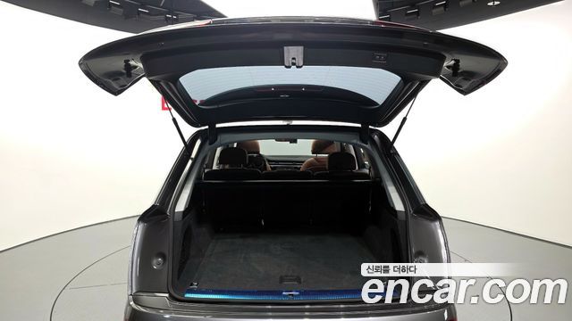 Audi Q7 2021 — photo 20