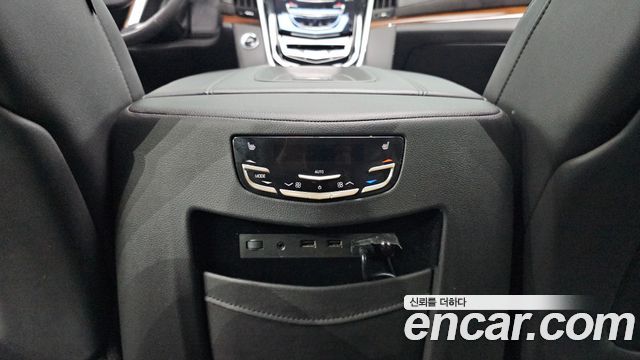 Cadillac Escalade 2020 — photo 24