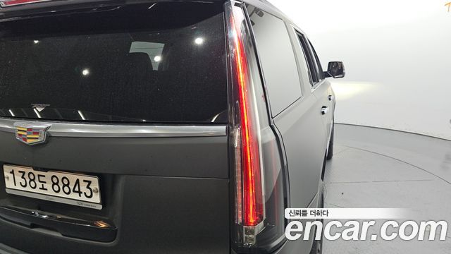 Cadillac Escalade 2020 — photo 9