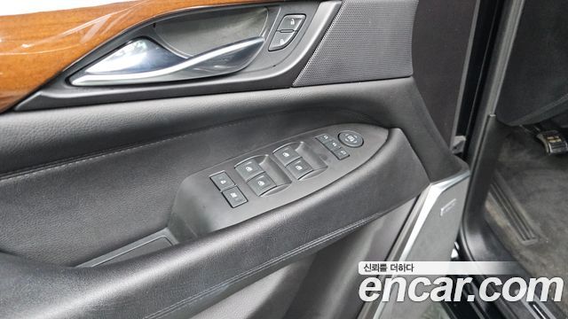 Cadillac Escalade 2020 — photo 32