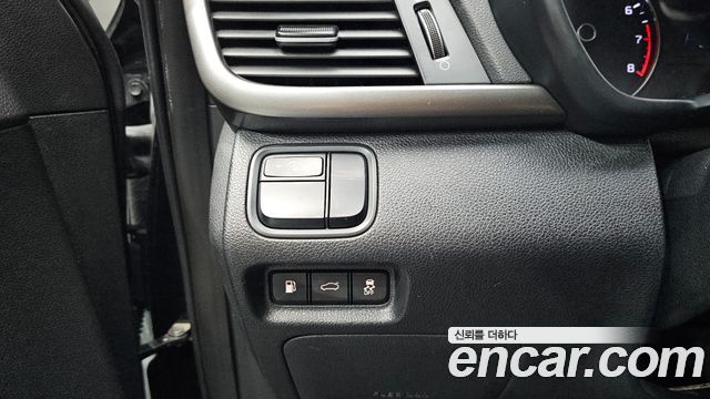 Kia K5 2018 — photo 22