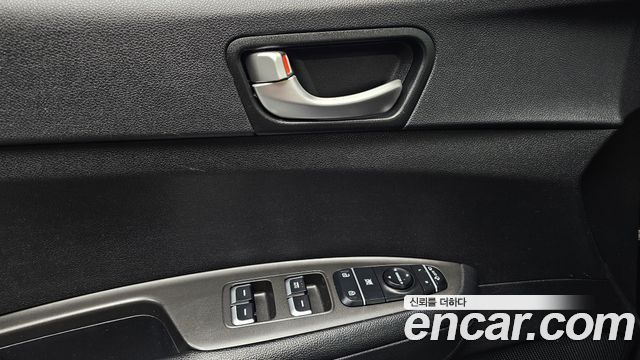 Kia K5 2018 — photo 28