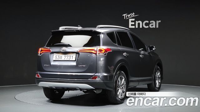 Toyota RAV4 2018 — photo 2