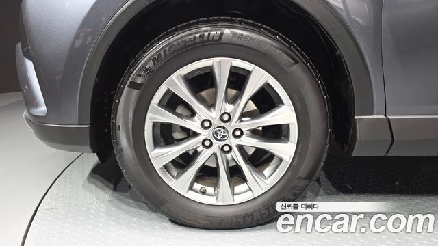 Toyota RAV4 2018 — photo 5