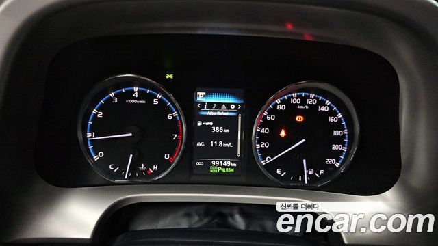 Toyota RAV4 2018 — photo 11