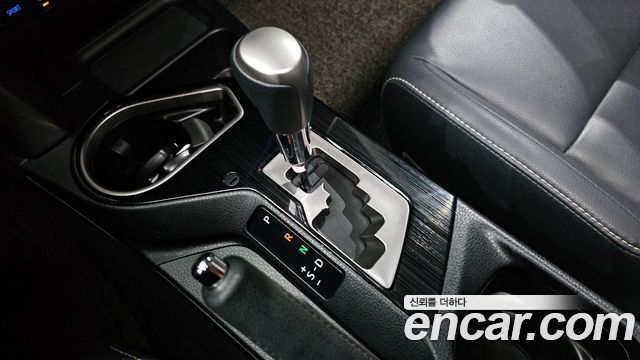 Toyota RAV4 2018 — photo 12