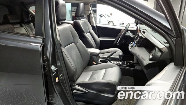 Toyota RAV4 2018 — photo 18