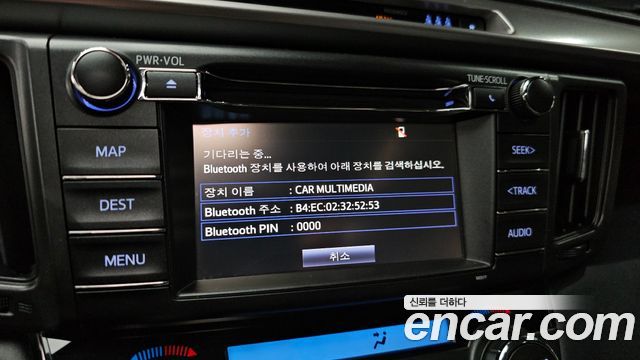 Toyota RAV4 2018 — photo 22