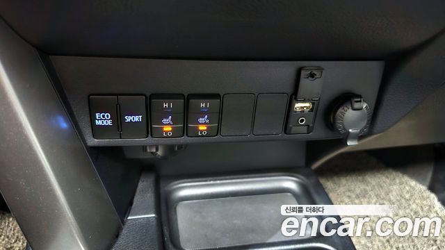 Toyota RAV4 2018 — photo 23