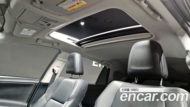 Toyota RAV4 2018 — photo 25